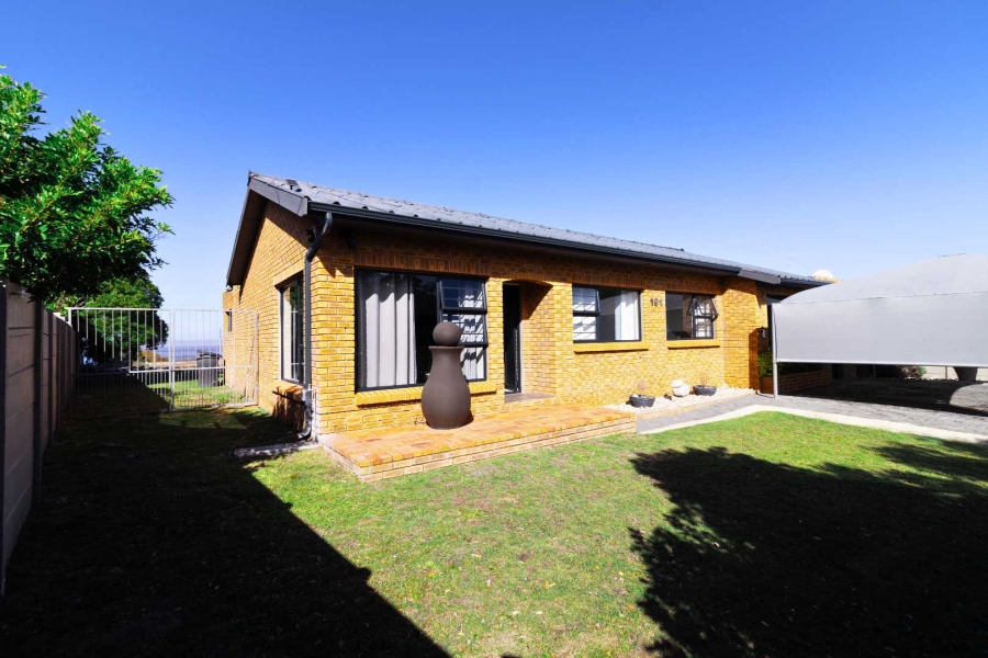 To Let 3 Bedroom Property for Rent in Sandbaai Western Cape